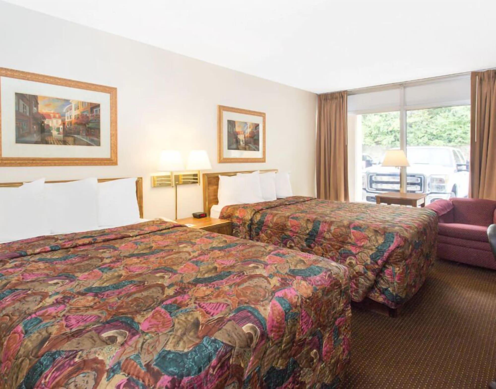 Days Inn By Wyndham Dubuque Ngoại thất bức ảnh