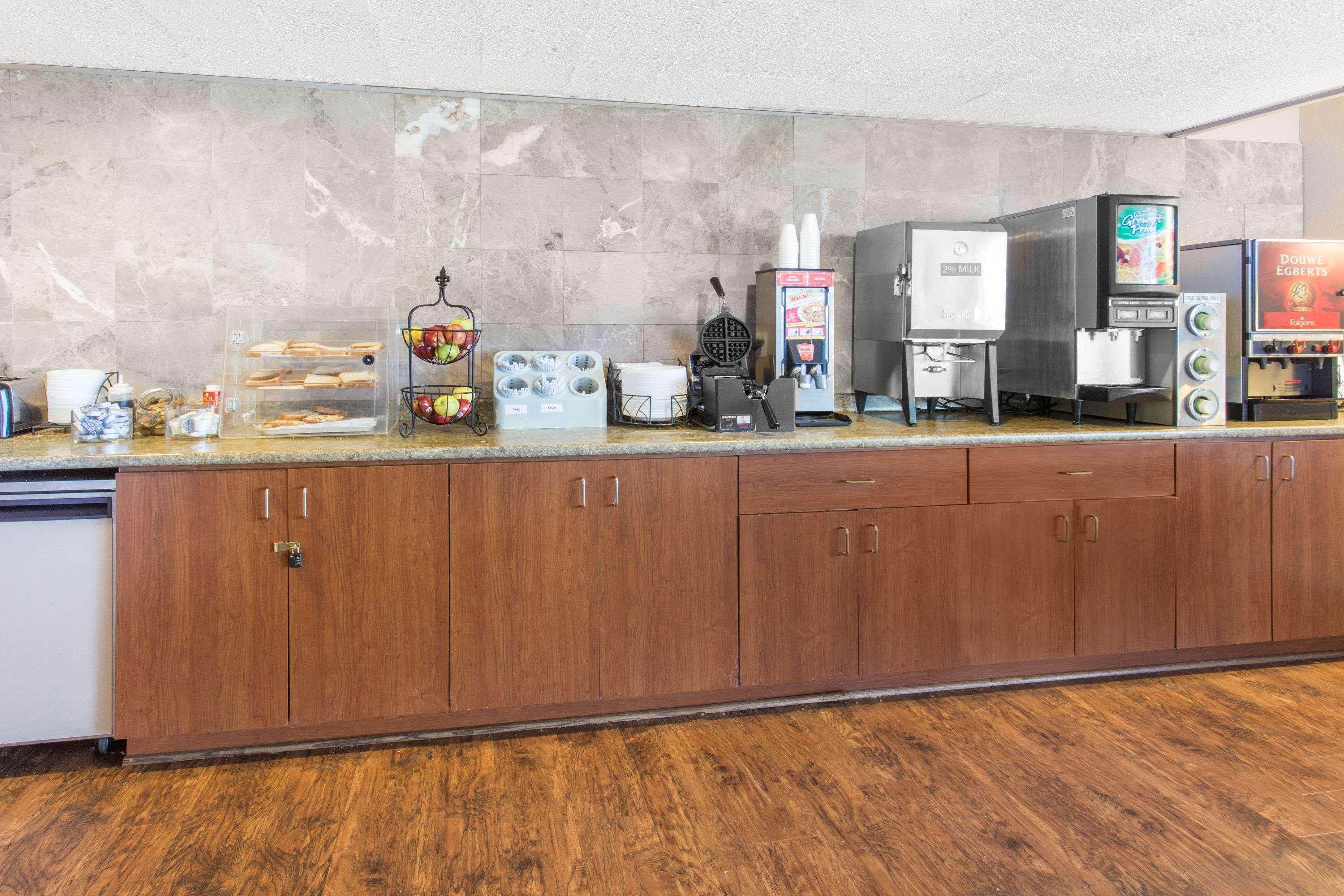 Days Inn By Wyndham Dubuque Ngoại thất bức ảnh