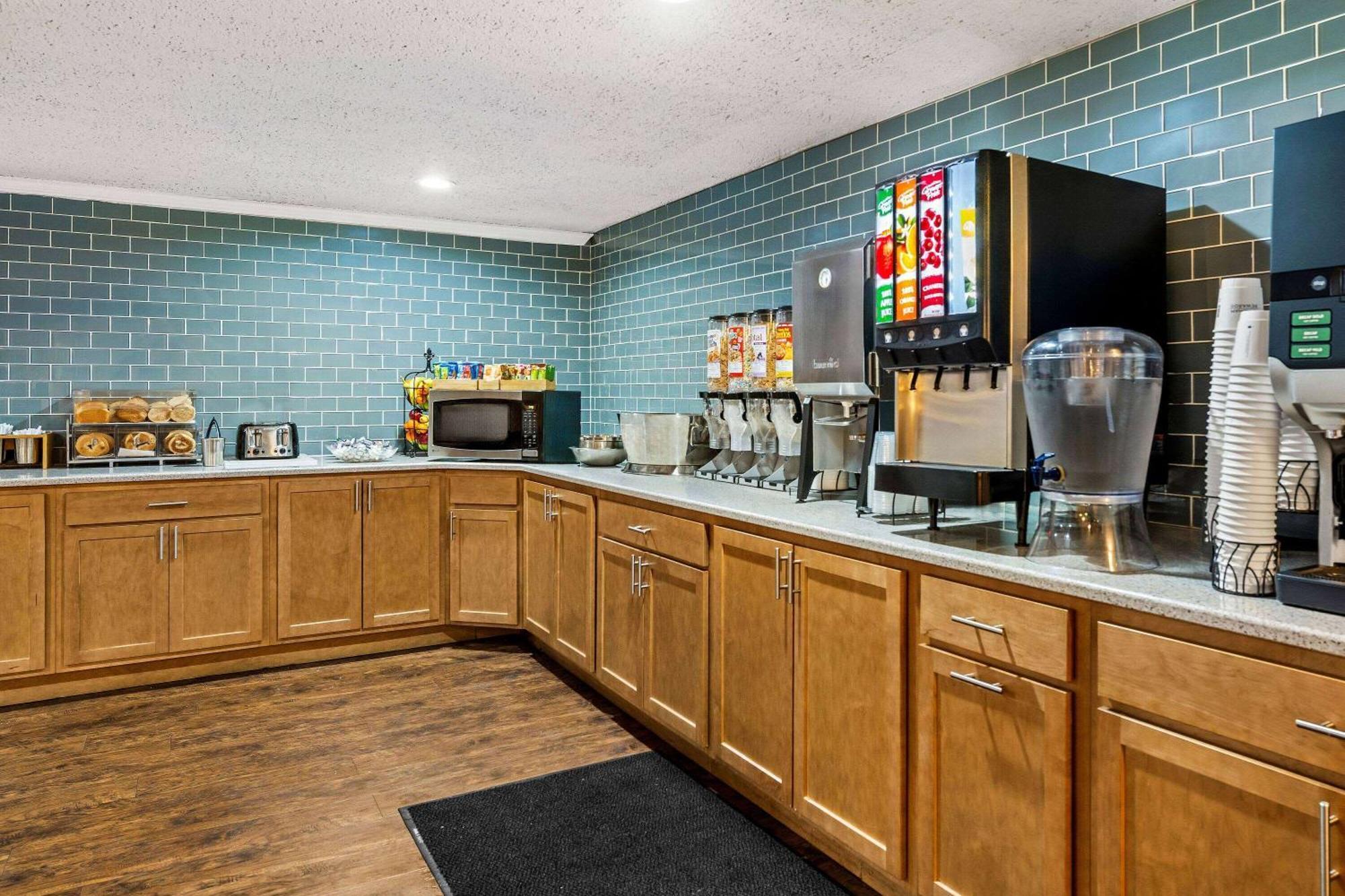 Days Inn By Wyndham Dubuque Ngoại thất bức ảnh