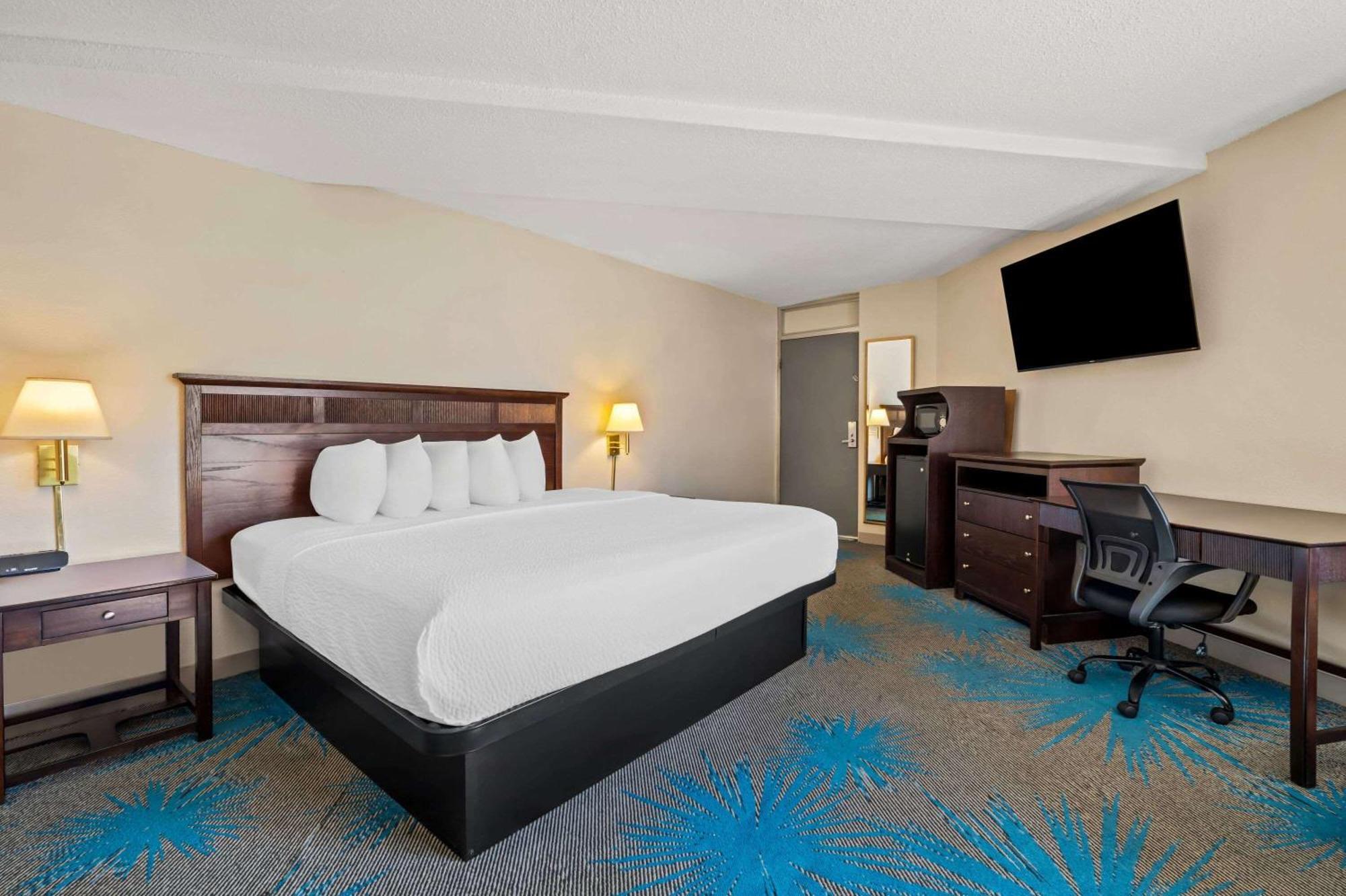 Days Inn By Wyndham Dubuque Ngoại thất bức ảnh