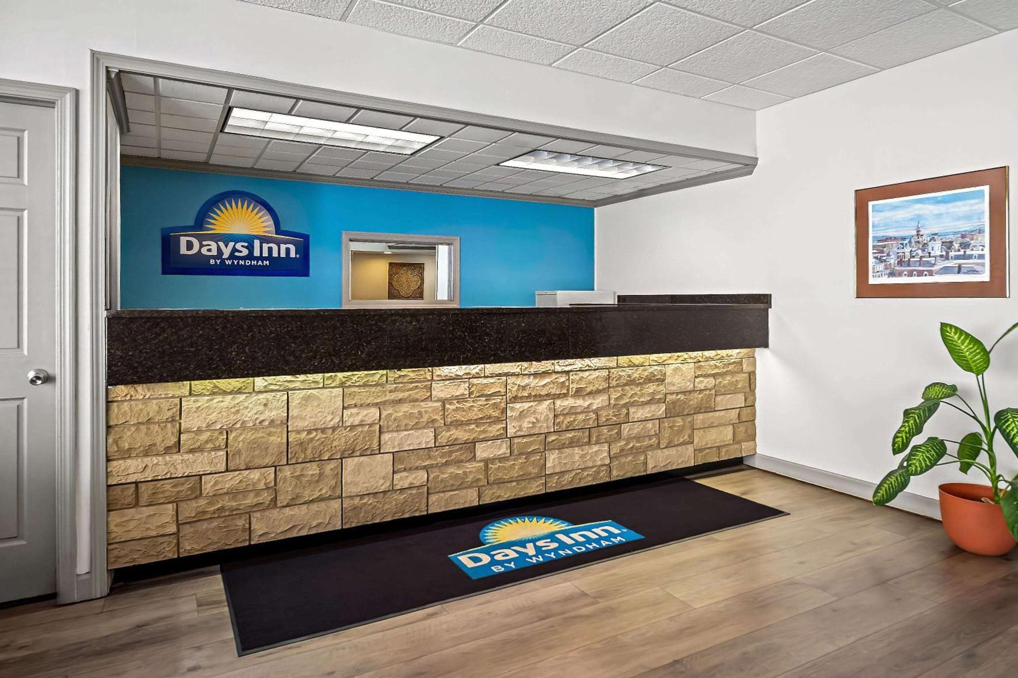 Days Inn By Wyndham Dubuque Ngoại thất bức ảnh