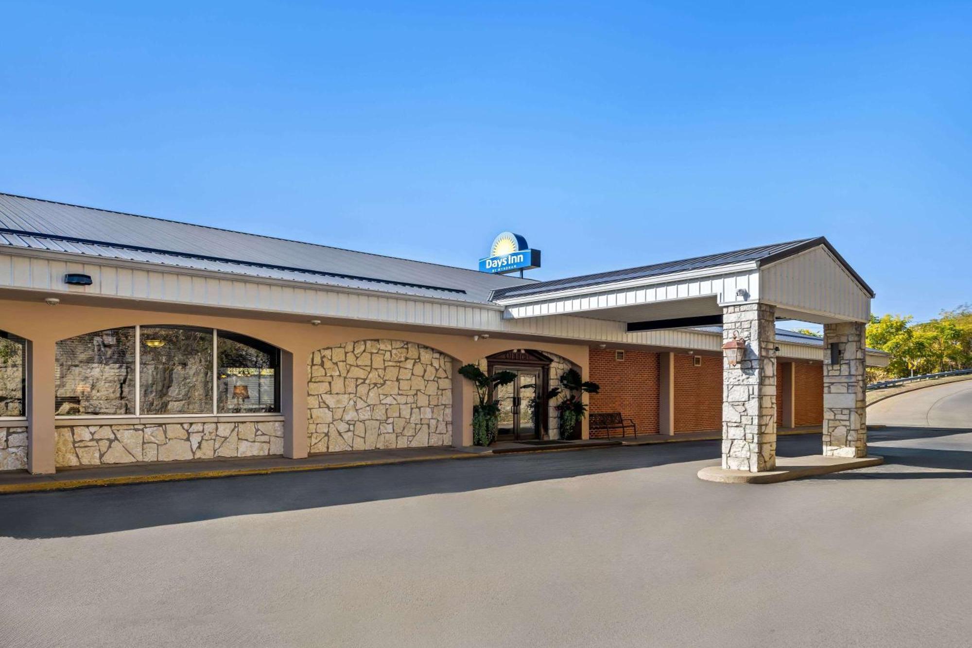 Days Inn By Wyndham Dubuque Ngoại thất bức ảnh